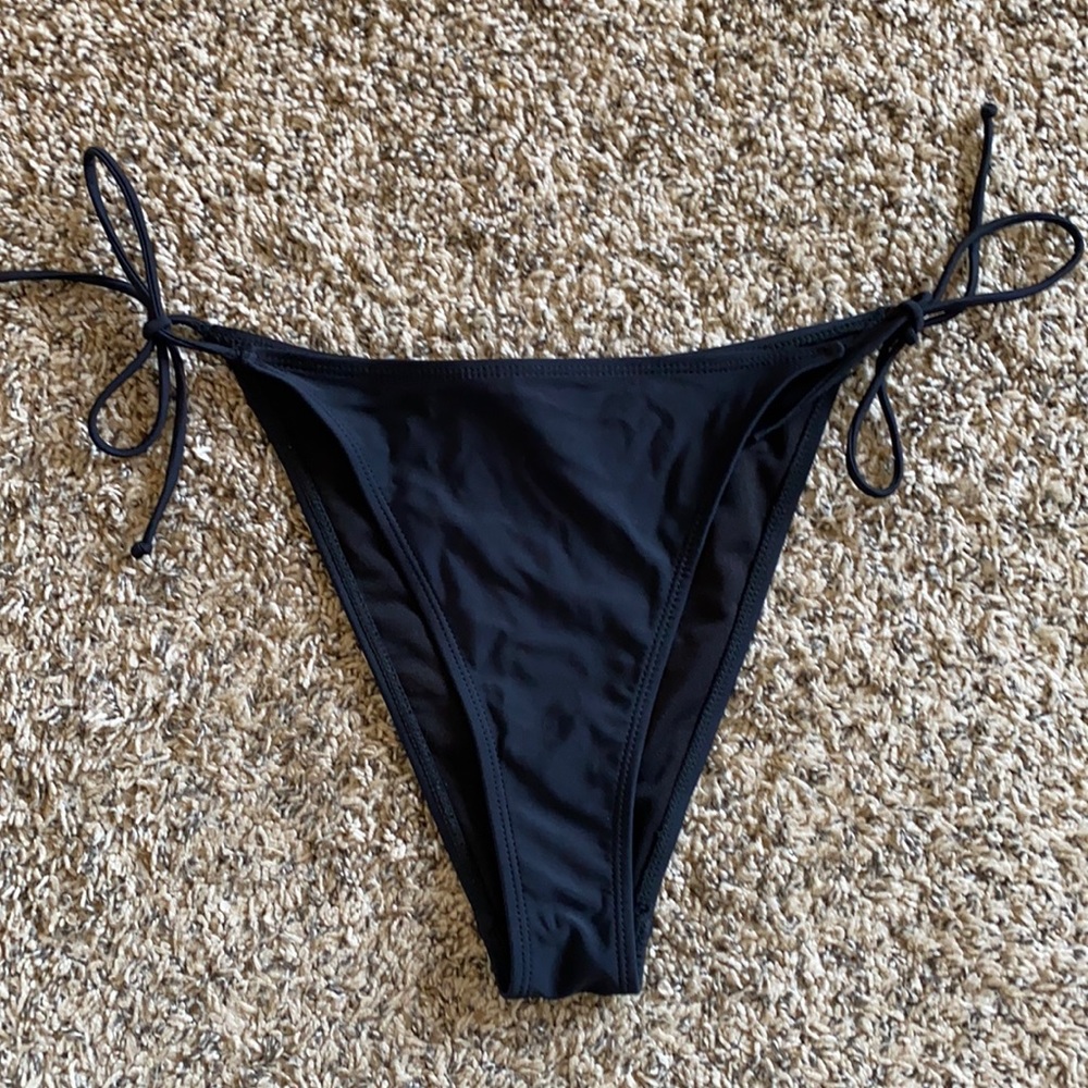 MISSGUIDED || High leg Bikini Bottoms